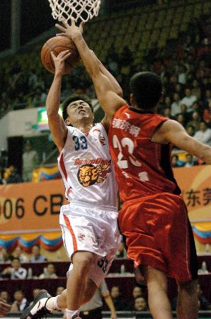 能超越吗？据统计，今年姆巴佩已经代表皇马攻入了53球（姆巴佩今年已为皇马攻入53球，他能否继续刷新纪录？）