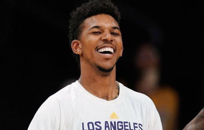 哥哥留下！TES官方：与队内下路Jackeylove续约（TES官宣：JackeyLove续约留队，哥哥继续镇守下路）