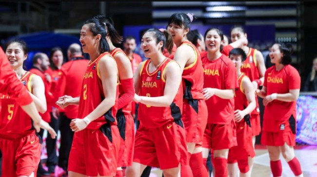 NBA：湖人加时险胜掘金 詹姆斯砍下40分（加时苦战湖人险胜掘金 詹姆斯轰下40分）