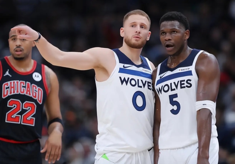 鹈鹕官宣：特雷·墨菲右肘酸痛，将缺席今天对阵勇士的比赛（鹈鹕公告：特雷-墨菲右肘不适，缺席今日战勇士）